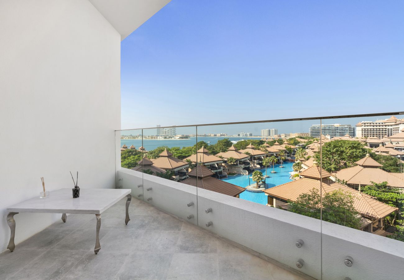 Apartment in Dubai - Luxury Two Bedroom with Sea View and Beach Access