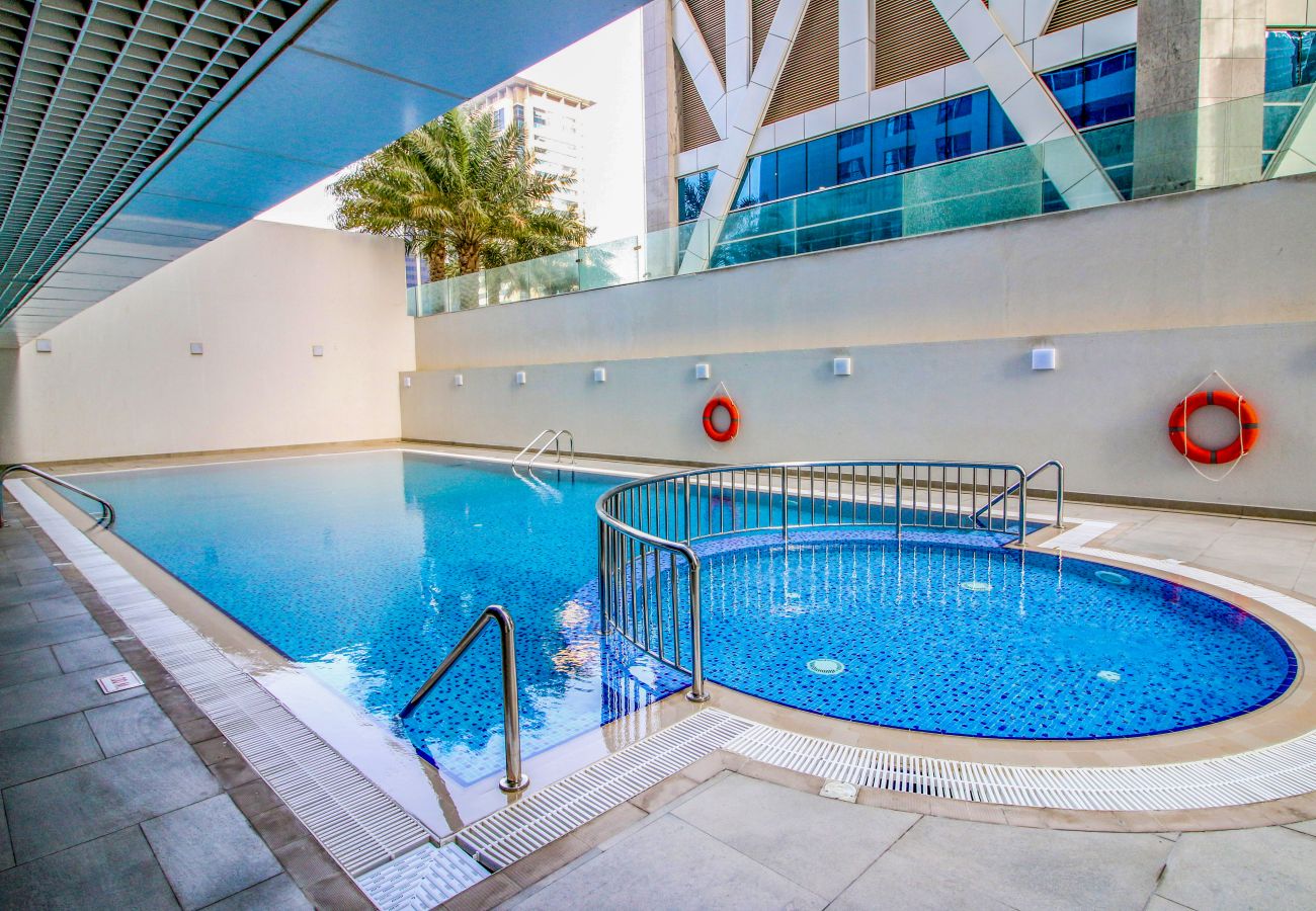 Apartment in Dubai - Modern Two Bedroom in Marina near Beach | Pool