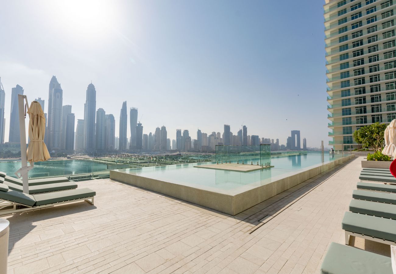 Apartment in Dubai - Stunning 2 BD with Private Beach Access | Marina Views