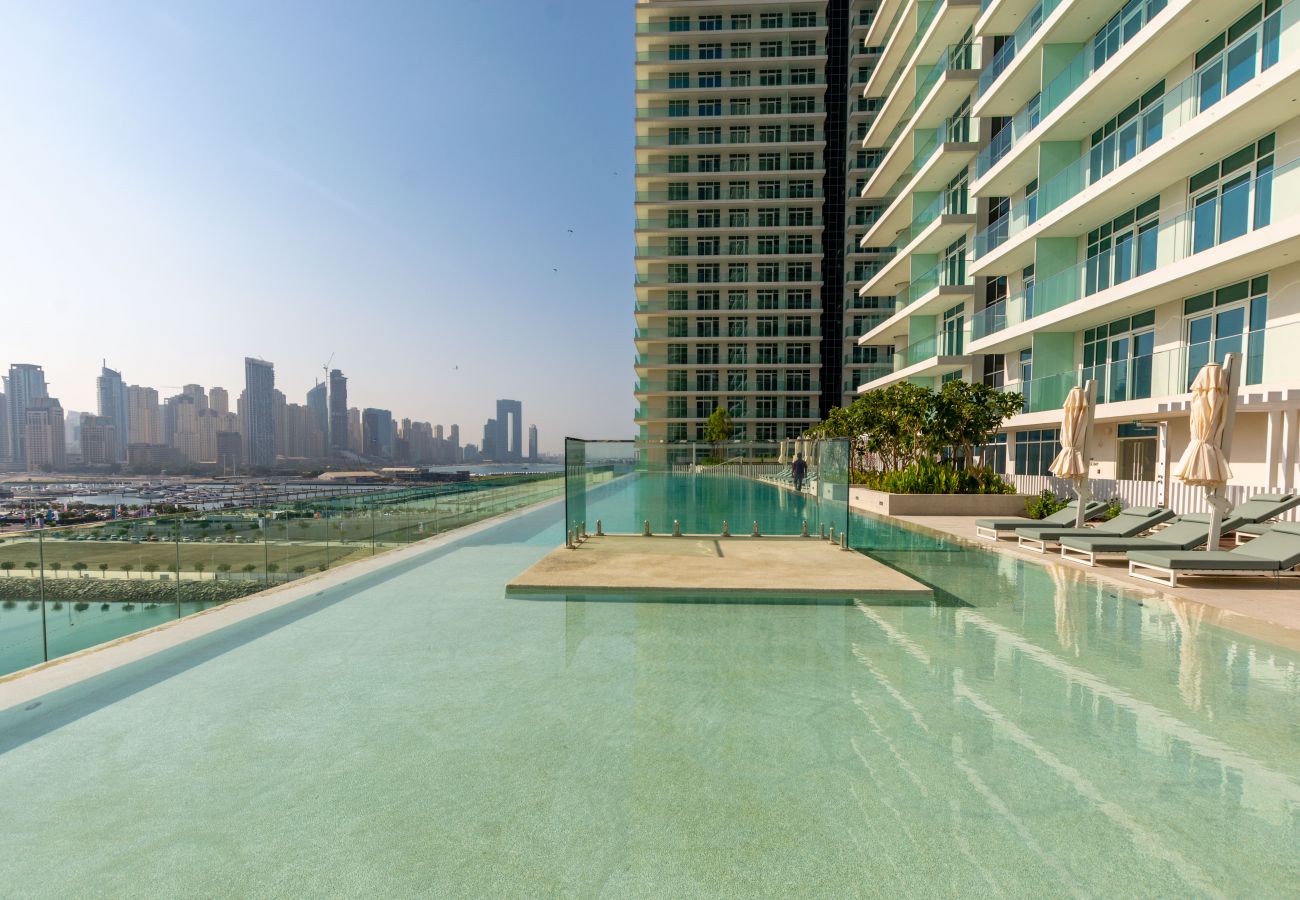 Apartment in Dubai - Stunning 2 BD with Private Beach Access | Marina Views