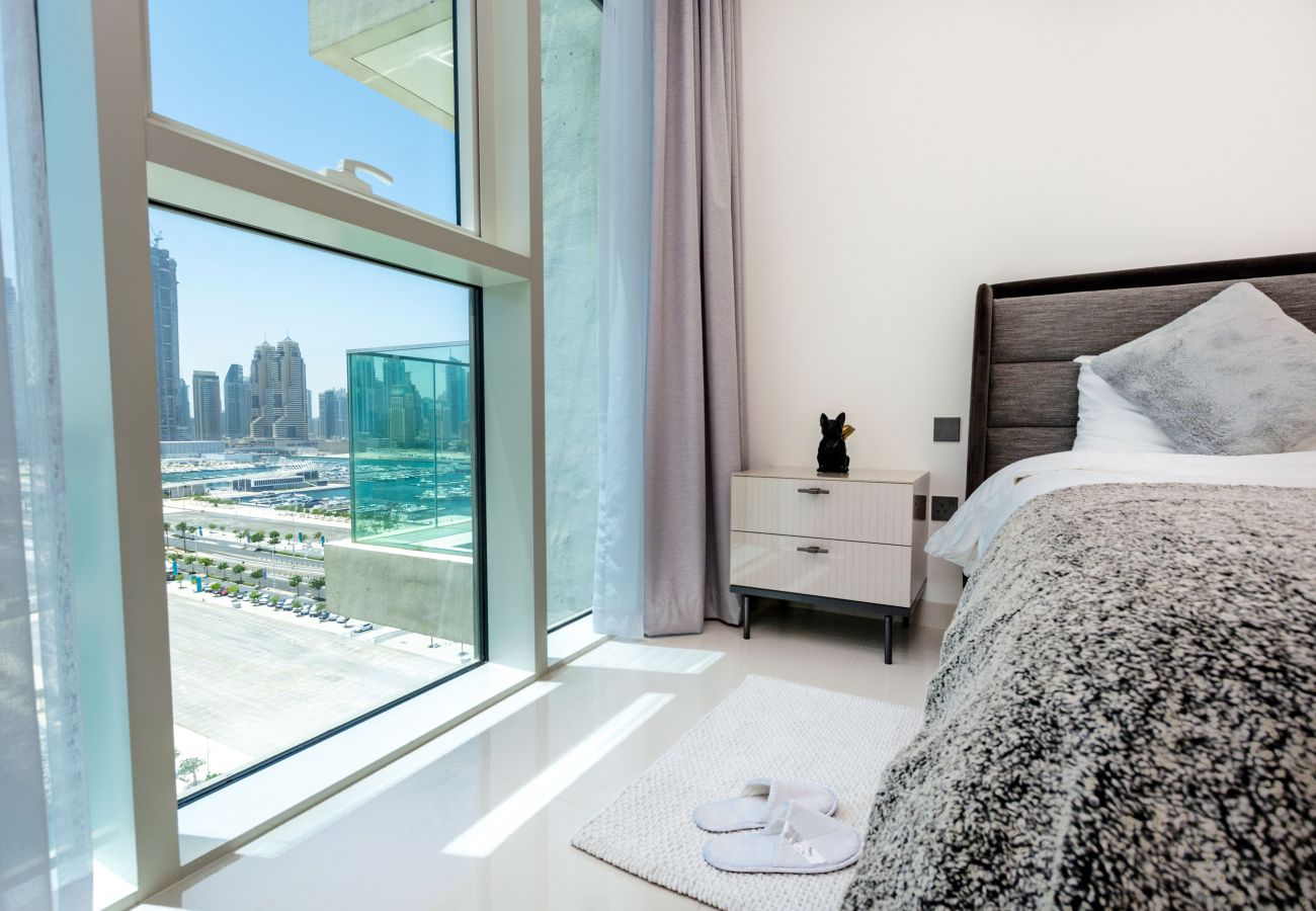 Apartment in Dubai - Stunning 2 BD with Private Beach Access | Marina Views