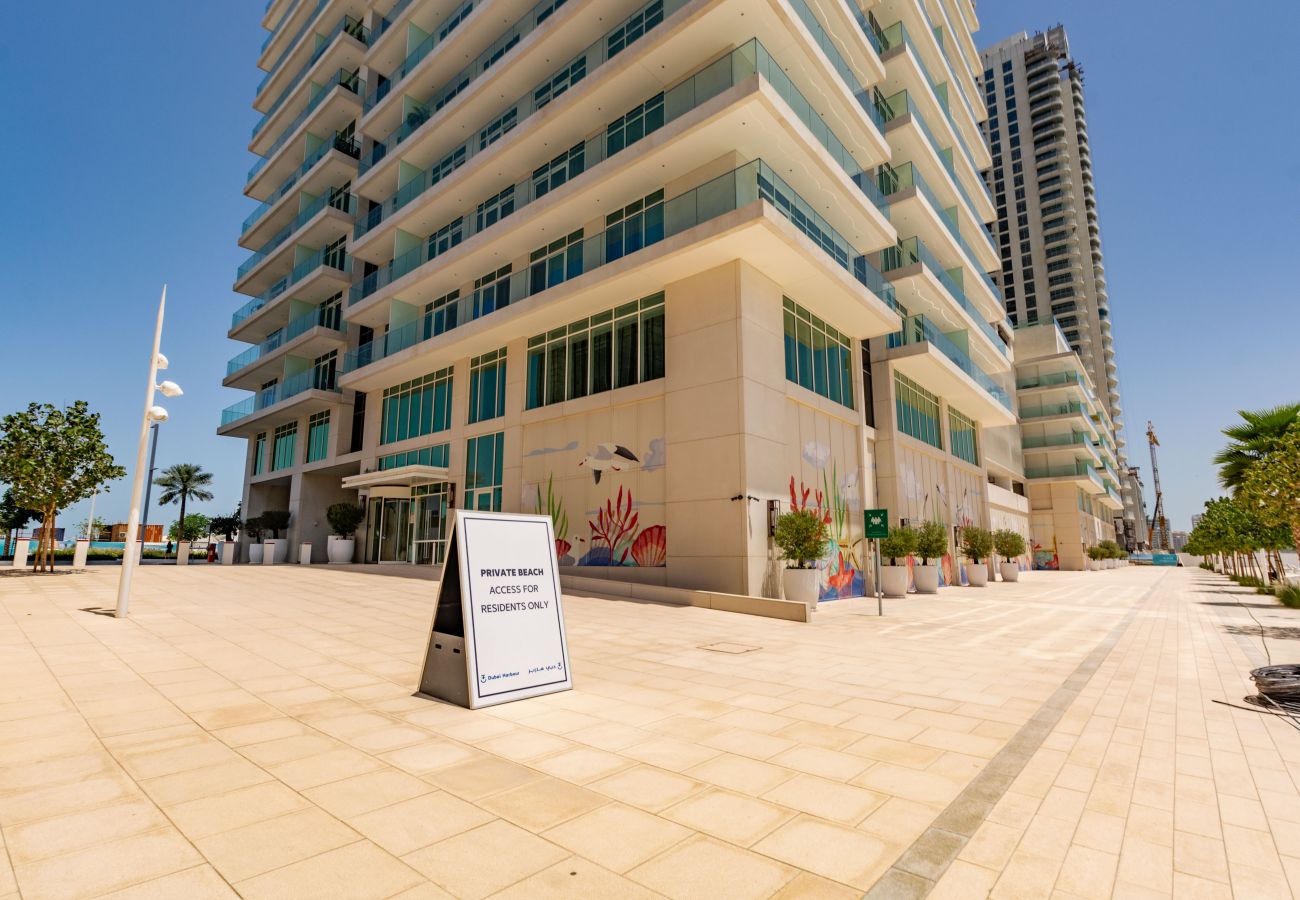 Apartment in Dubai - Stunning 2 BD with Private Beach Access | Marina Views