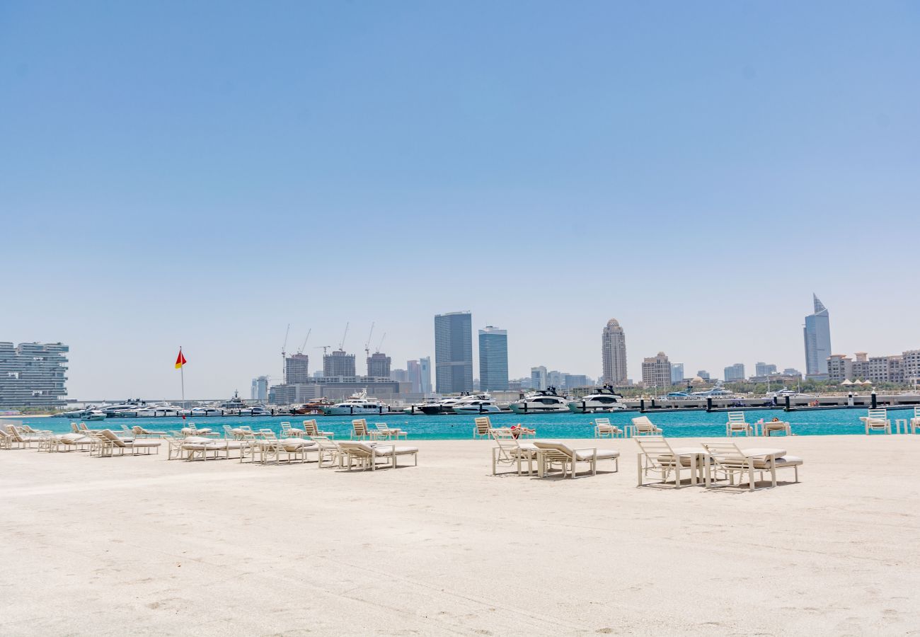 Apartment in Dubai - Stunning 2 BD with Private Beach Access | Marina Views