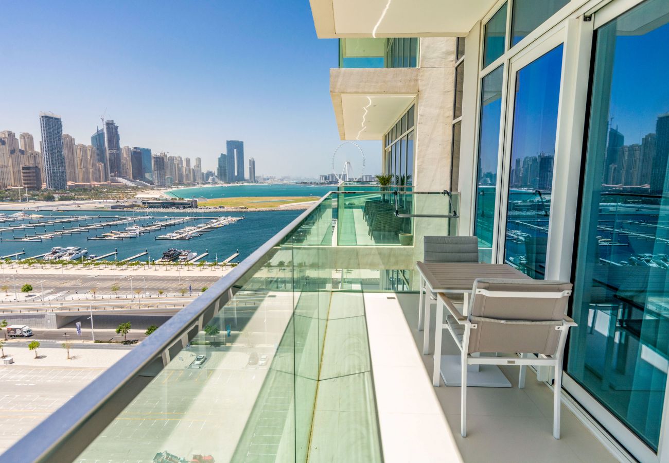 Apartment in Dubai - Stunning 2 BD with Private Beach Access | Marina Views