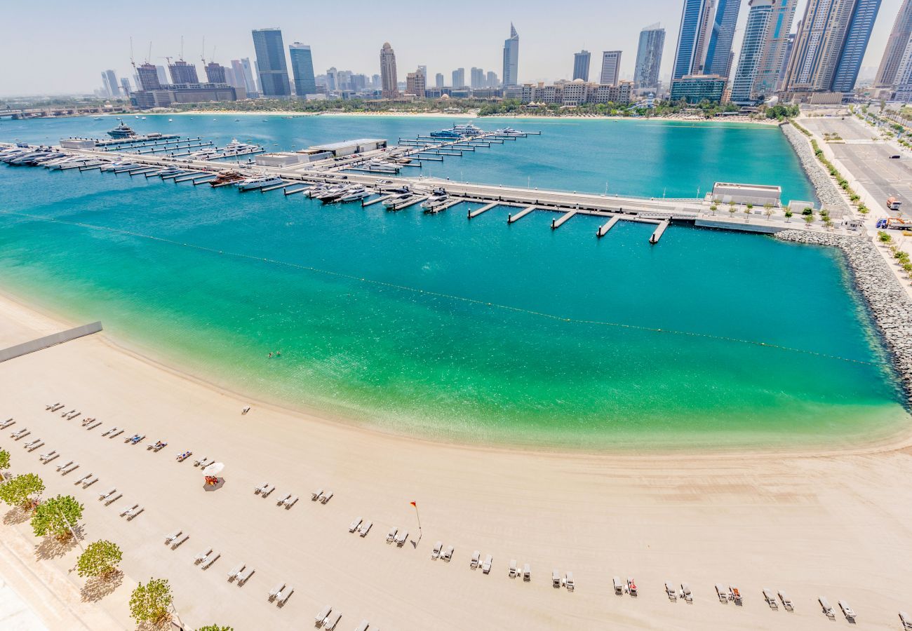 Apartment in Dubai - Stunning 2 BD with Private Beach Access | Marina Views