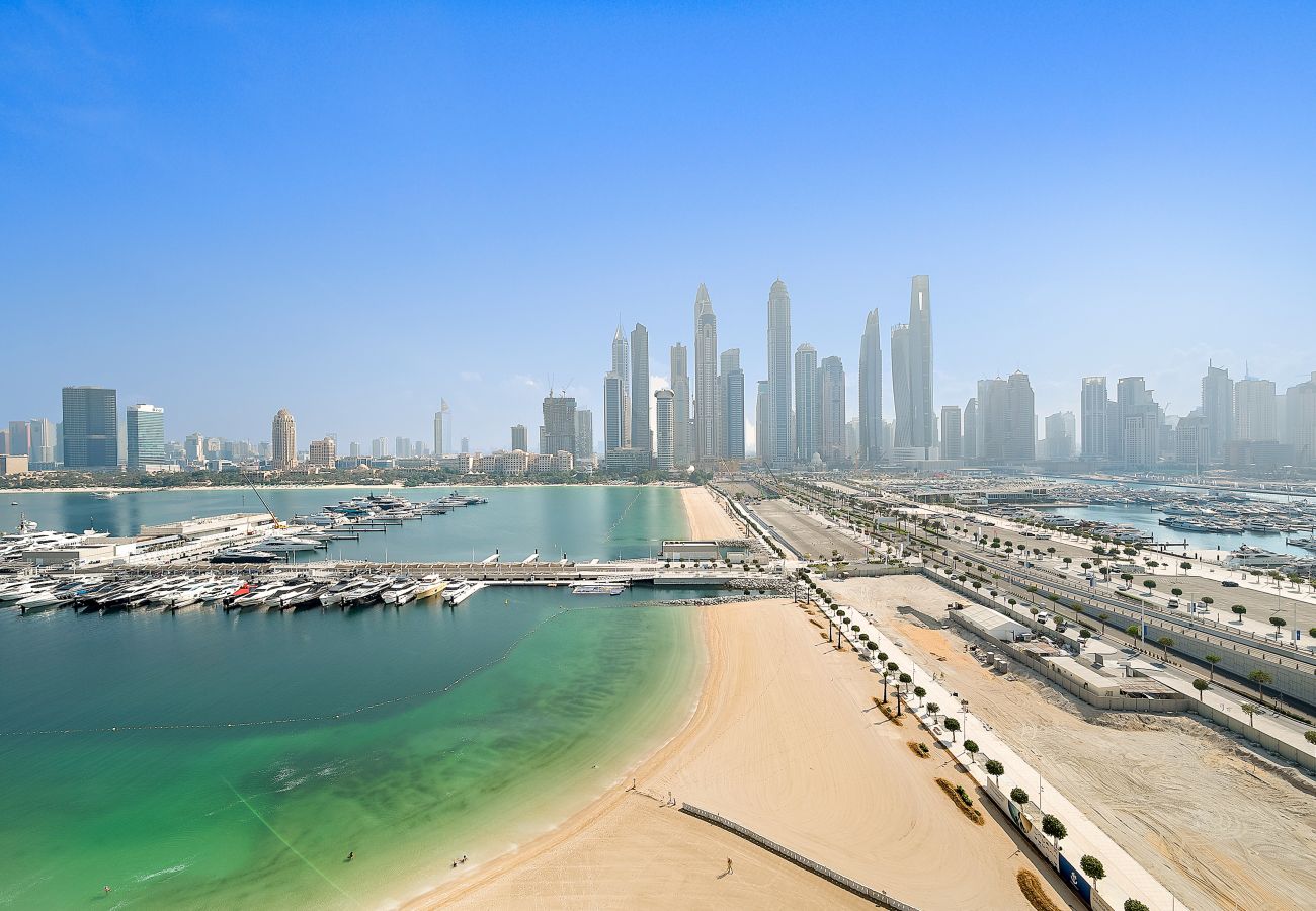 Apartment in Dubai - Stunning 2 BD with Private Beach Access | Marina Views