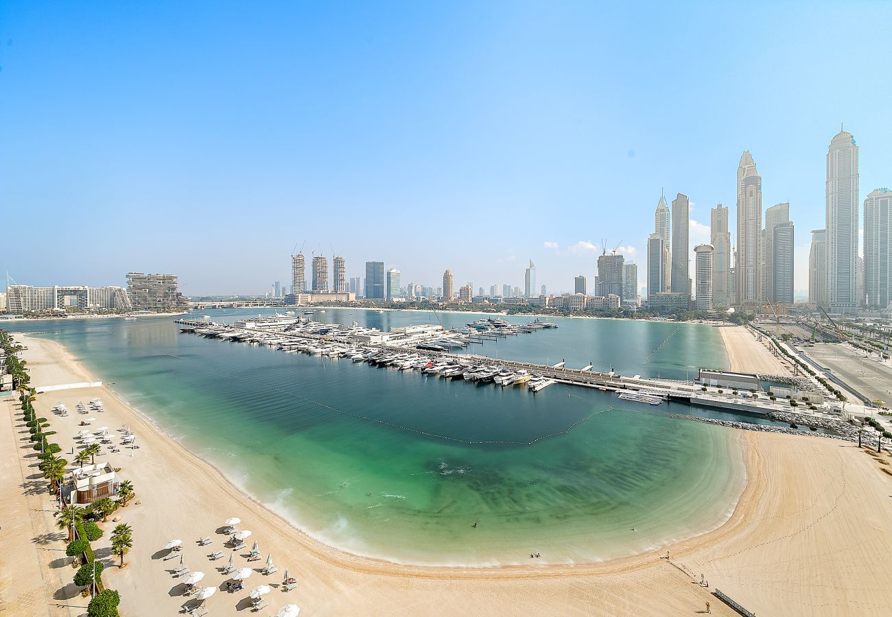 Apartment in Dubai - Stunning 2 BD with Private Beach Access | Marina Views