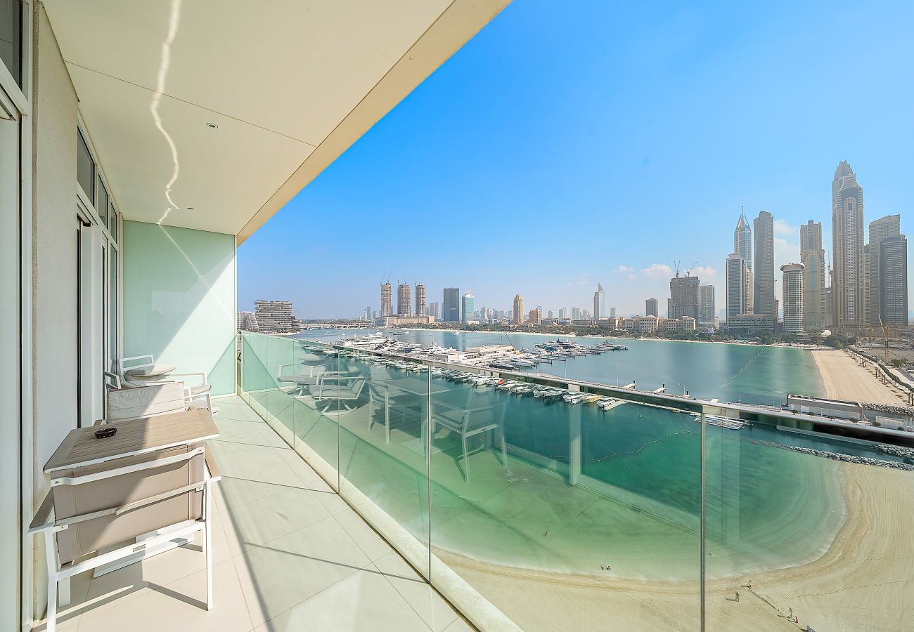 Apartment in Dubai - Stunning 2 BD with Private Beach Access | Marina Views