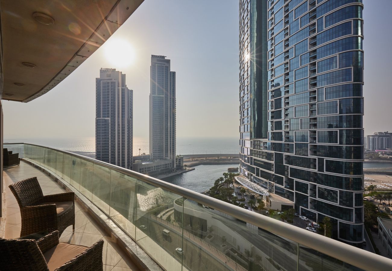 Apartment in Dubai - Modern 4 BD with Sea View in Dubai Marina