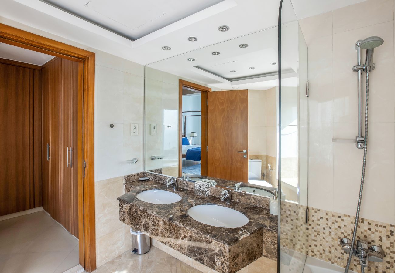 Apartment in Dubai - Modern 4 BD with Sea View in Dubai Marina