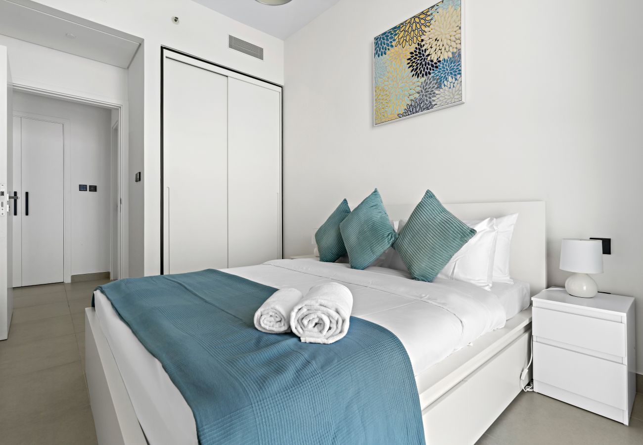 Apartment in Dubai - Bright 2 BD Near Park and Mall in Dubai Hills