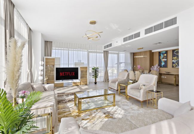 Apartment in Dubai - Magical 4BR Penthouse with Spacious Terrace