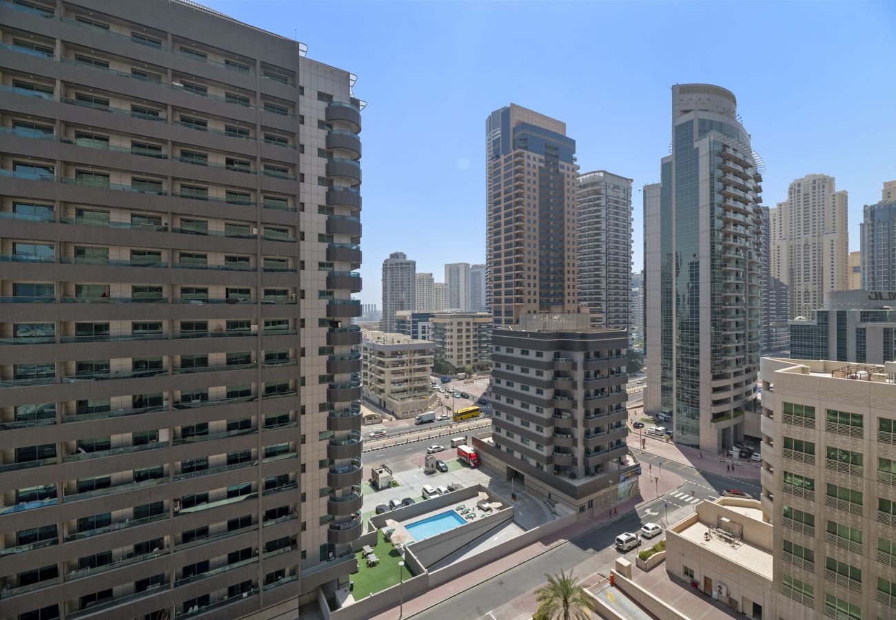 Apartment in Dubai - Vibrant 1 BD in the Marina with Spacious Terrace