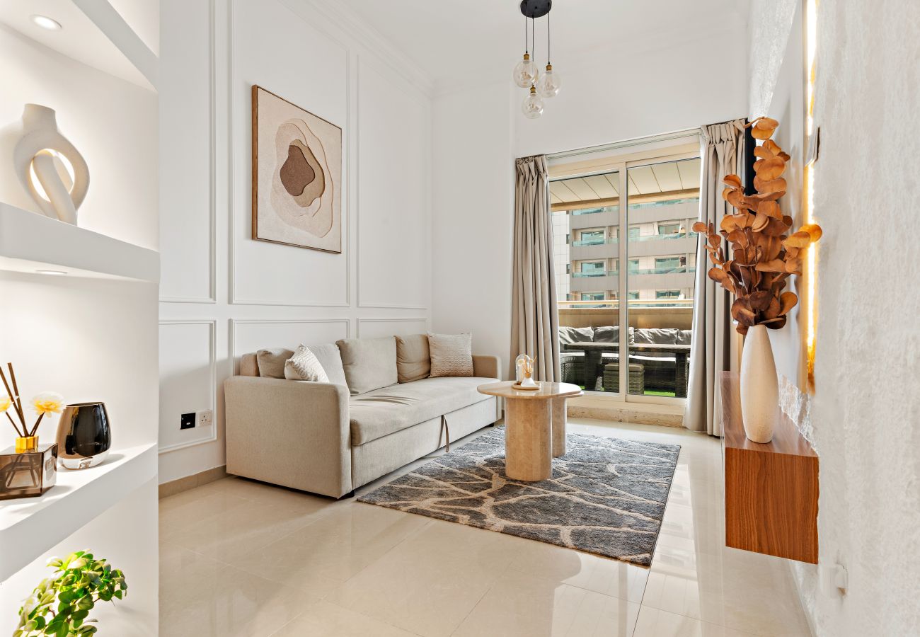 Apartment in Dubai - Vibrant 1 BD in the Marina with Spacious Terrace