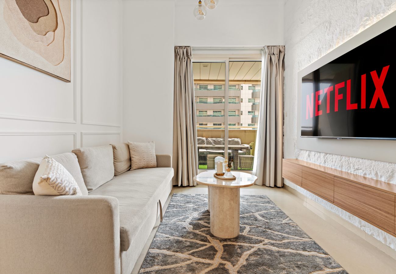 Apartment in Dubai - Vibrant 1 BD in the Marina with Spacious Terrace