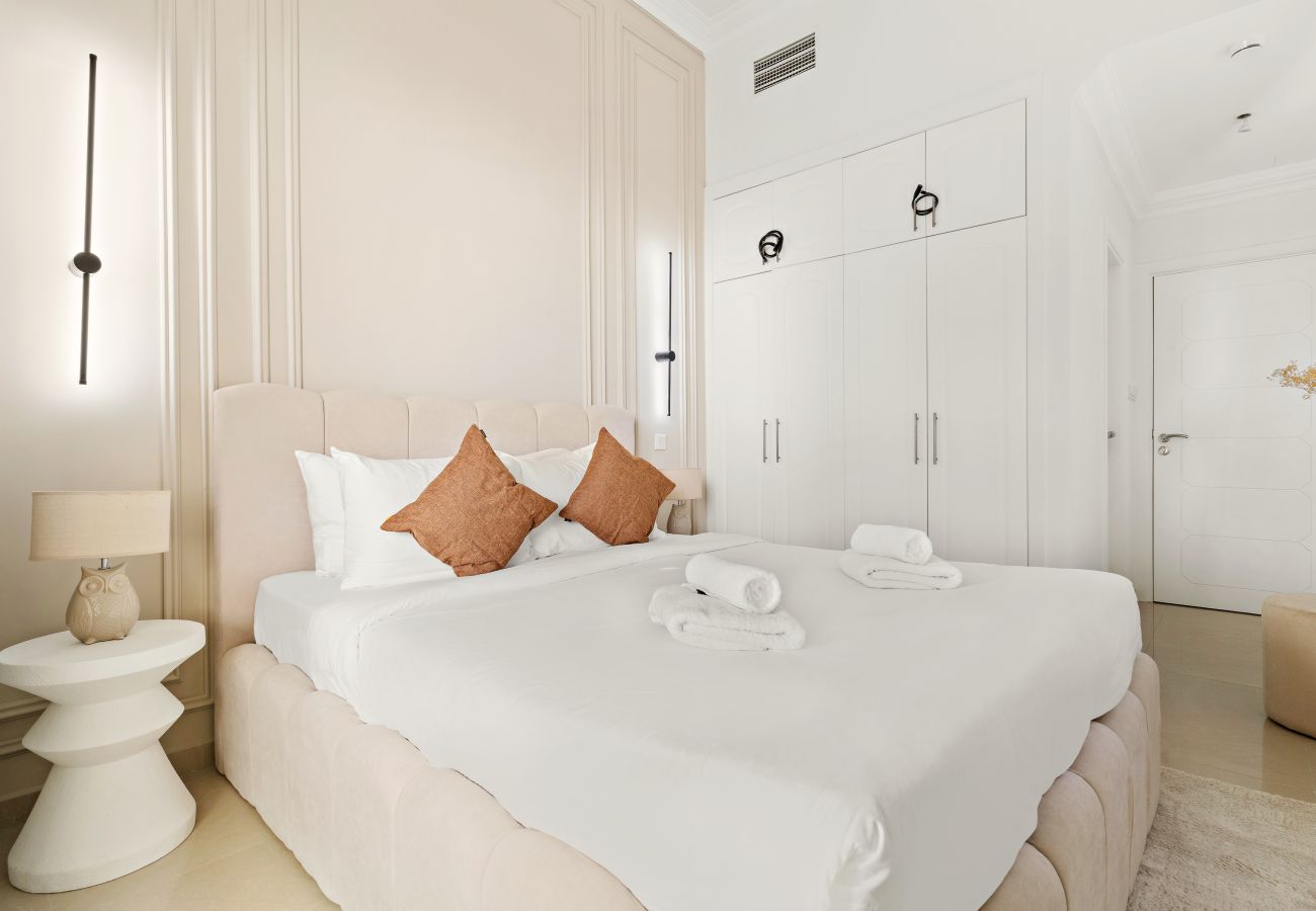 Apartment in Dubai - Vibrant 1 BD in the Marina with Spacious Terrace