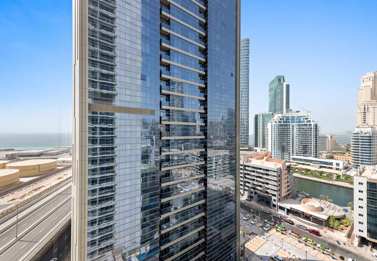 Apartment in Dubai - Bright One Bedroom in Dubai Marina