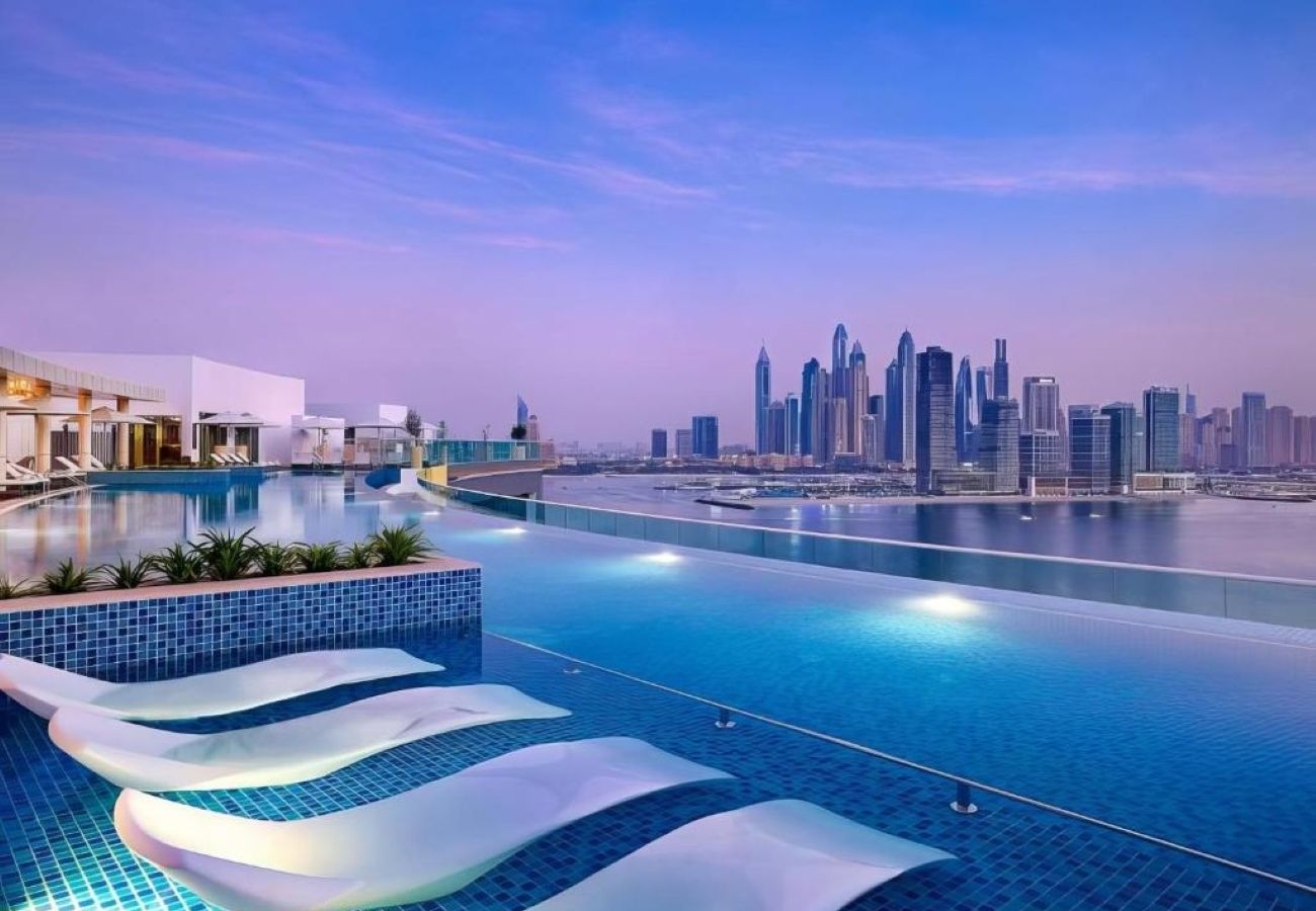 Apartment in Dubai - Palm Jumeirah Living | Modern 1BR with Sunset Views