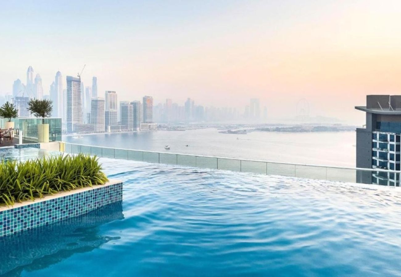 Apartment in Dubai - Palm Jumeirah Living | Modern 1BR with Sunset Views