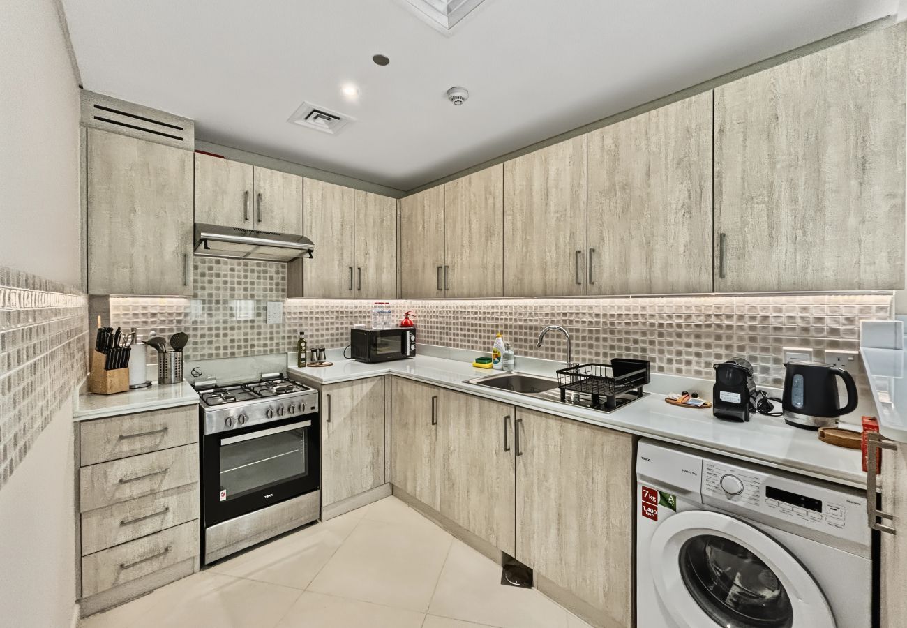 Apartment in Dubai - Palm Jumeirah Living | Modern 1BR with Sunset Views