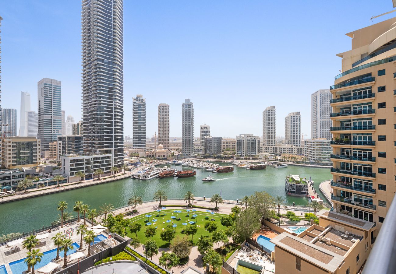 Apartment in Dubai - Refined 2 BHK apartment in Dubai Marina