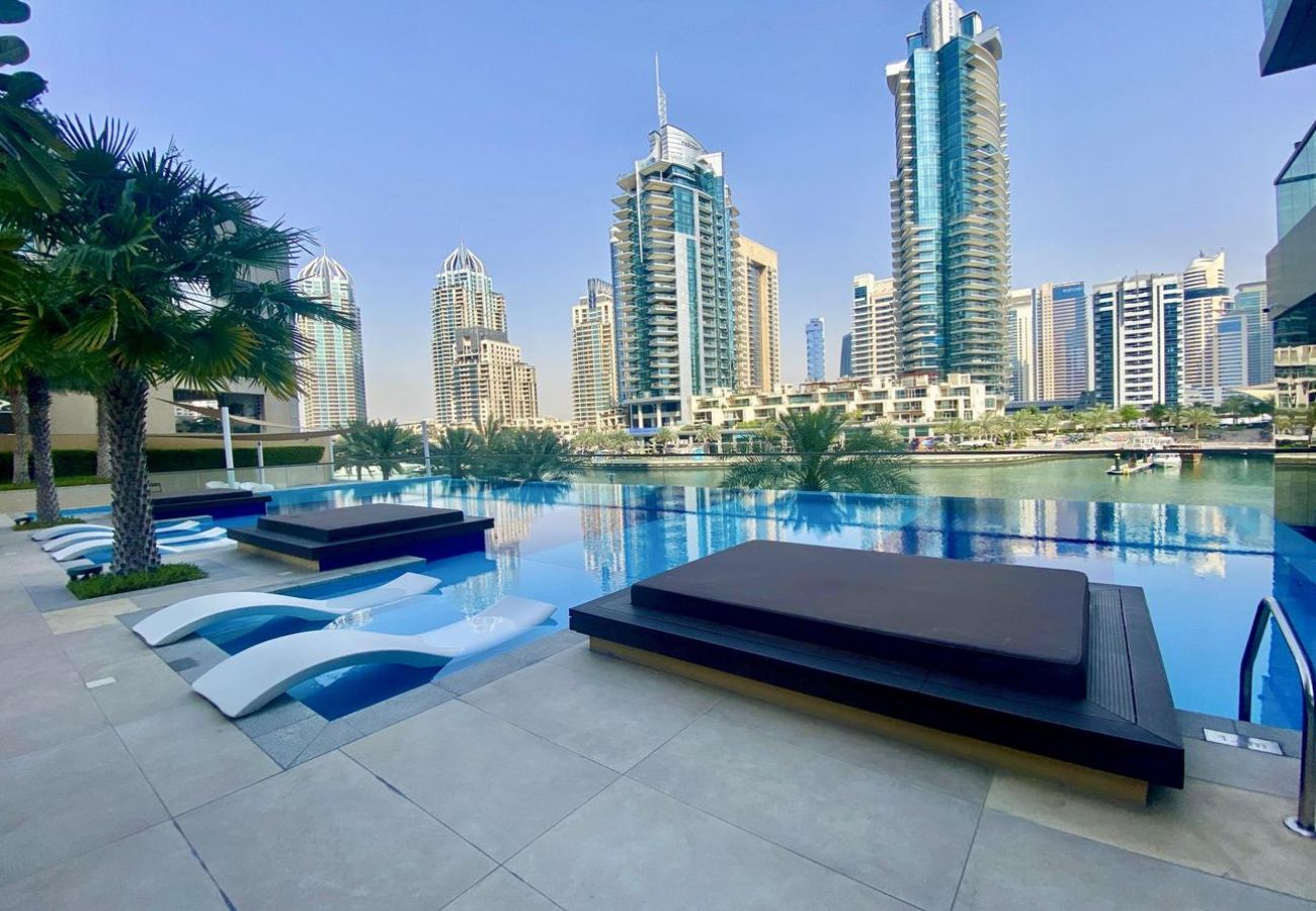 Apartment in Dubai - Bright & Spacious 2 BD With Panoramic Marina Views 