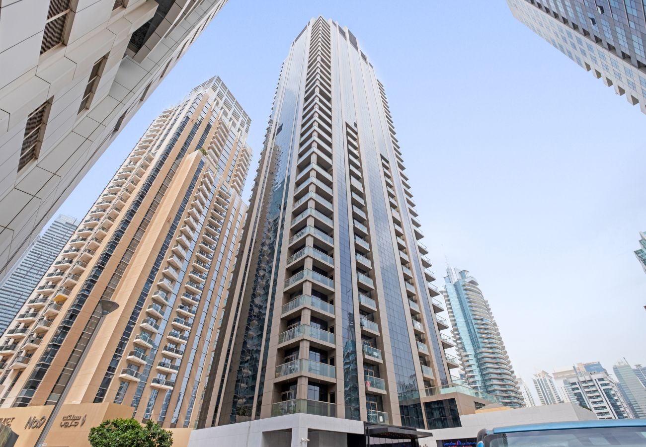 Apartment in Dubai - Bright & Spacious 2 BD With Panoramic Marina Views 