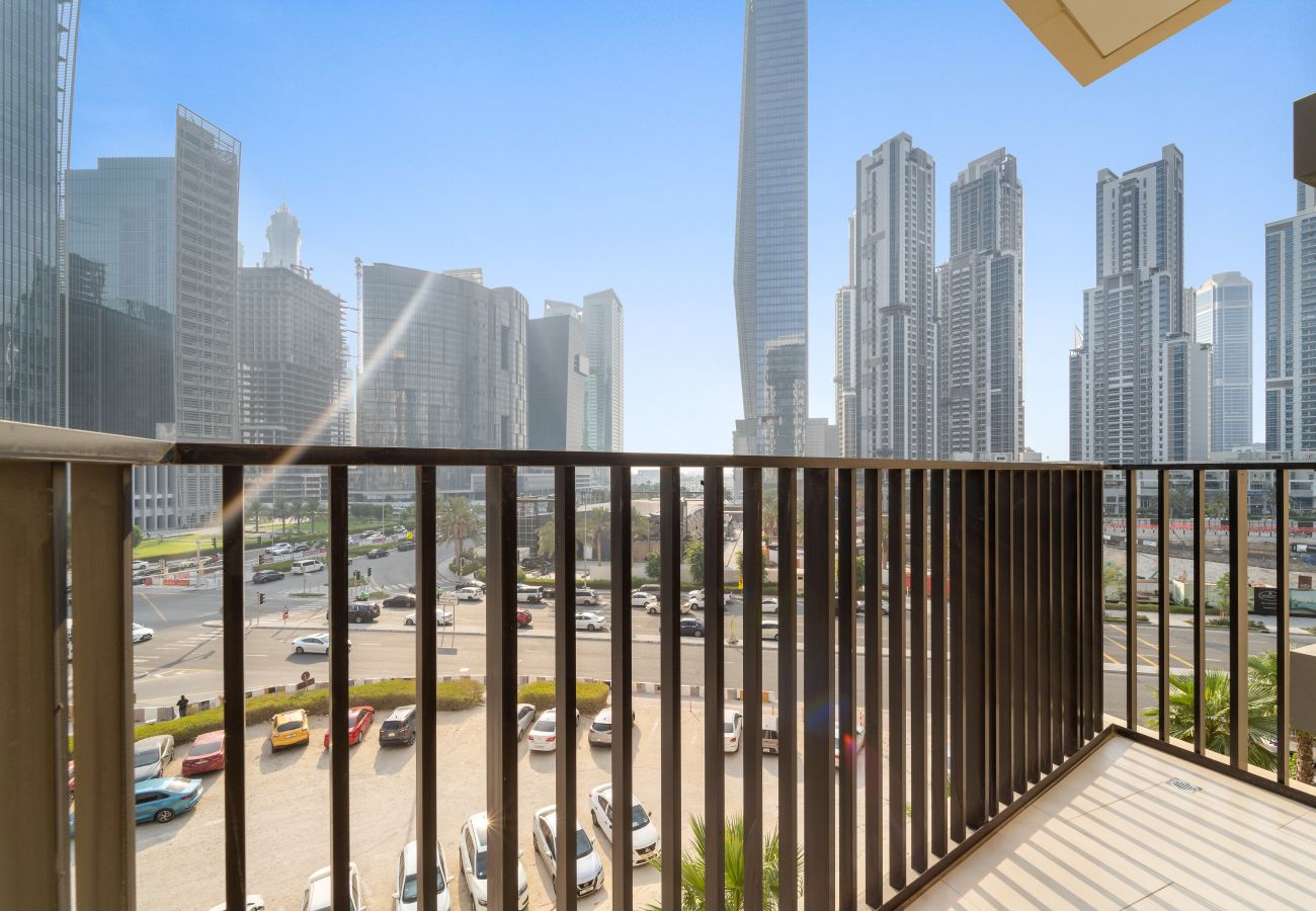 Apartment in Dubai - Elegant 1 BD with Balcony in Business Bay