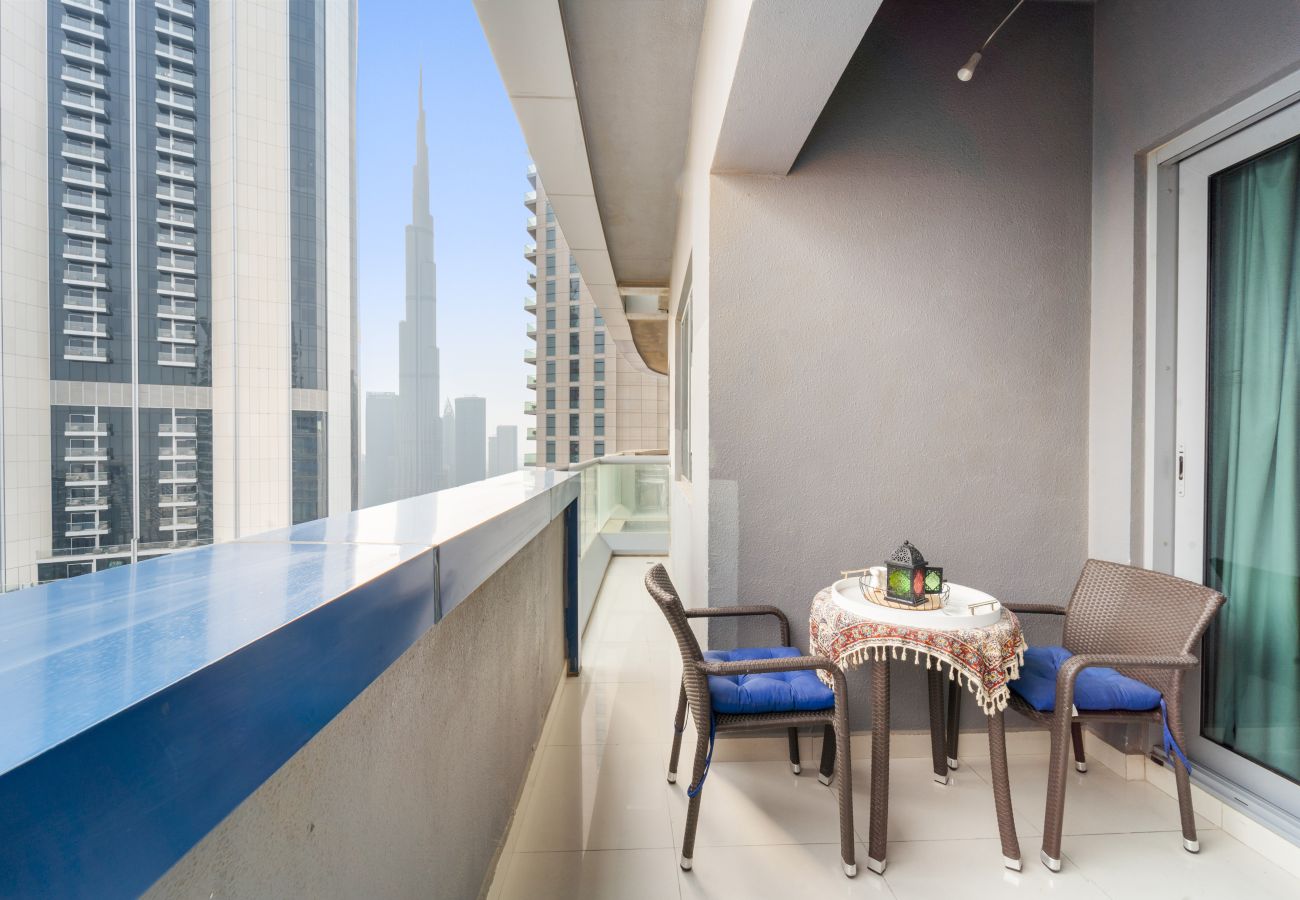 Apartment in Dubai - Chic 1 BD Apartment Next to Dubai Mall 