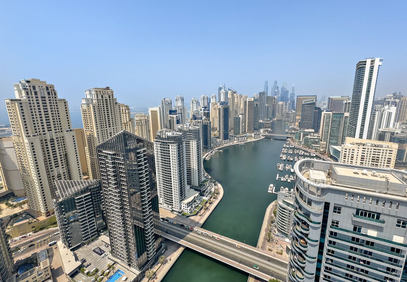 Apartment in Dubai - Ultra-Luxury 3BD Marina Retreat with Stunning Views