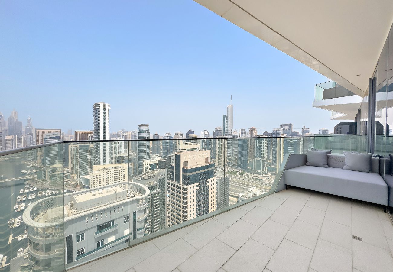 Apartment in Dubai - Ultra-Luxury 3BD Marina Retreat with Stunning Views