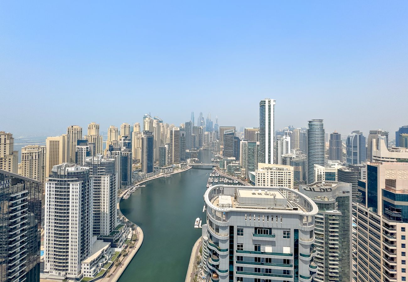 Apartment in Dubai - Ultra-Luxury 3BD Marina Retreat with Stunning Views