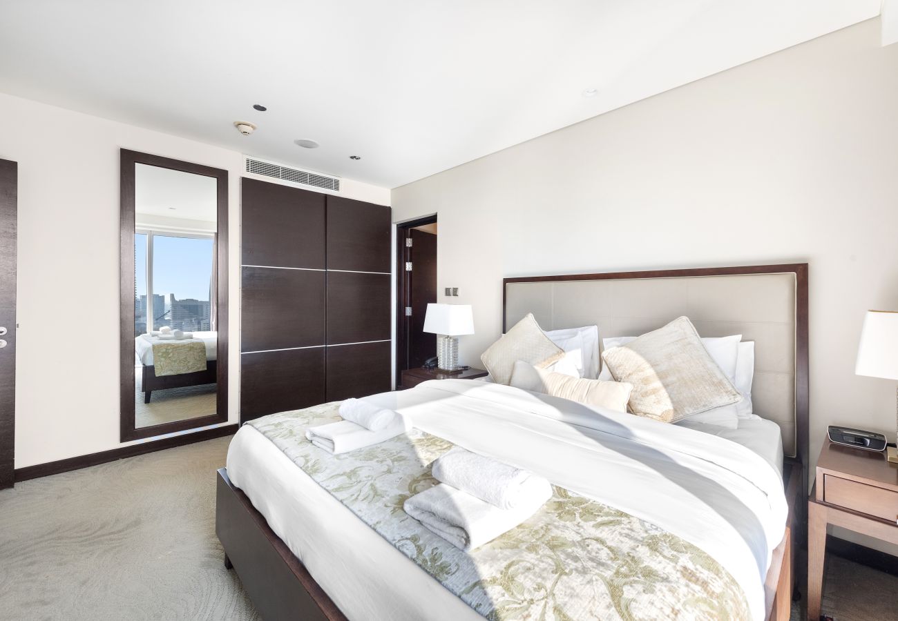 Apartment in Dubai - Elegant 1 Bedroom Overlooking Dubai Marina Canal