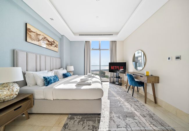 Apartment in Dubai - Upscale 1 BR with beach access on Palm Jumeirah 