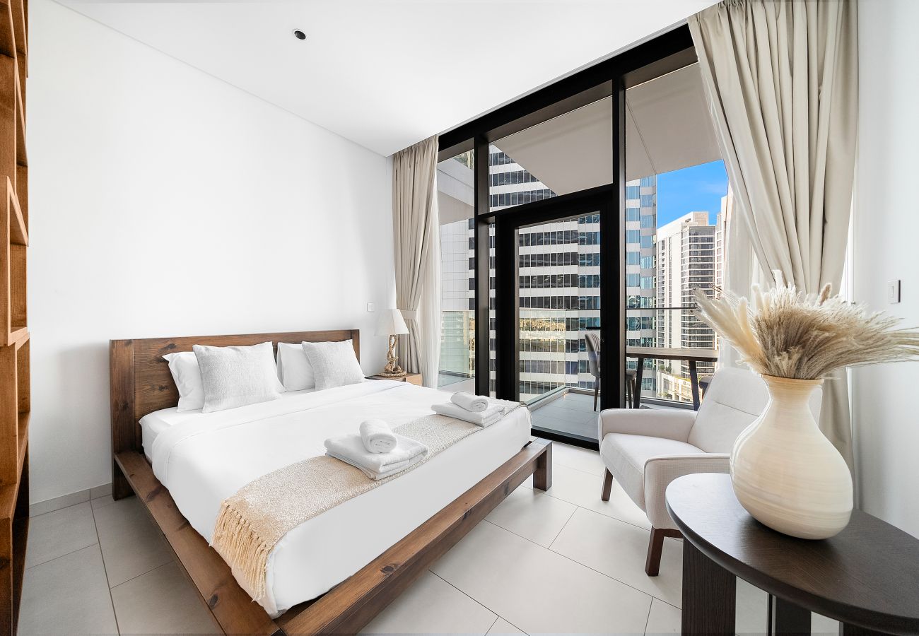 Apartment in Dubai - Stylish Studio with Iconic Burj Khalifa Views