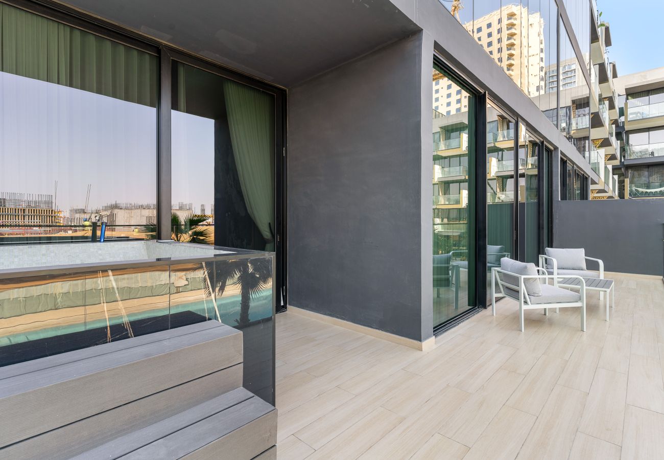 Apartment in Dubai - Luxurious 2 BD with Private Jacuzzi in JVC