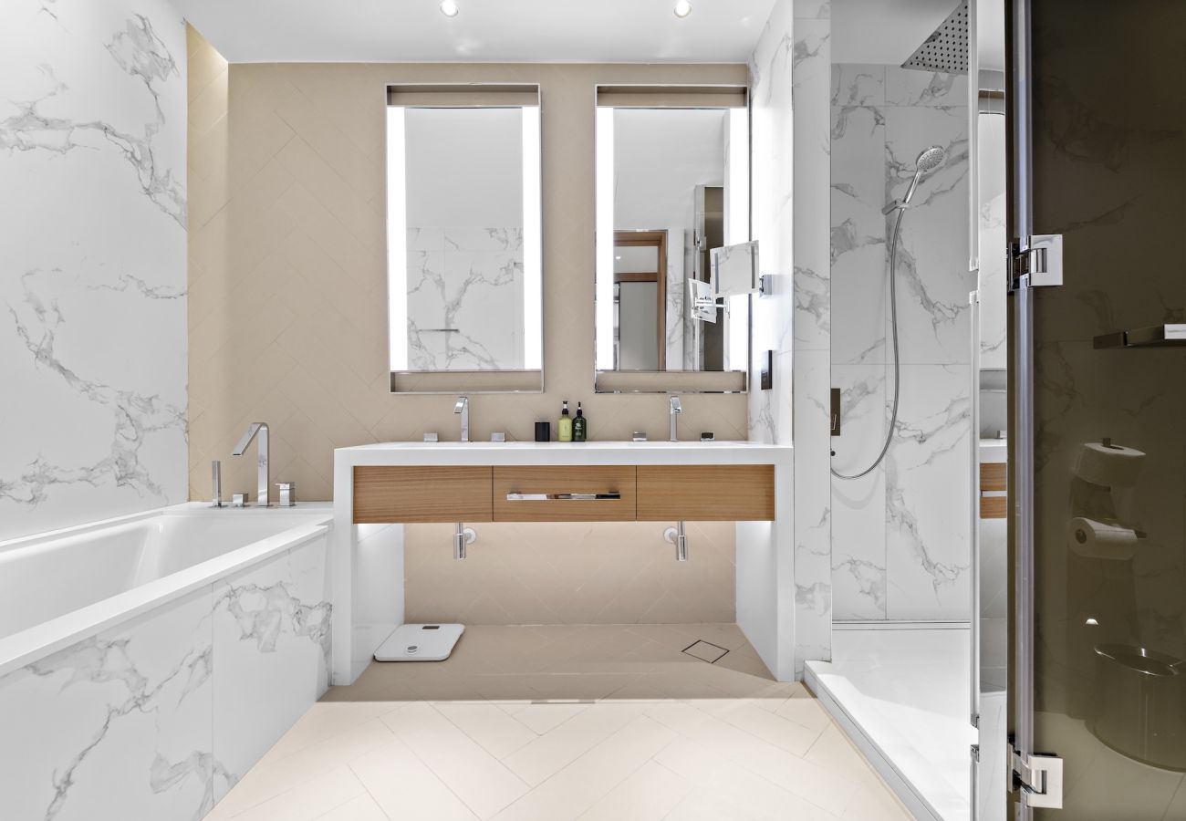 Apartment in Dubai - Incredible 2BD at Address Dubai Opera