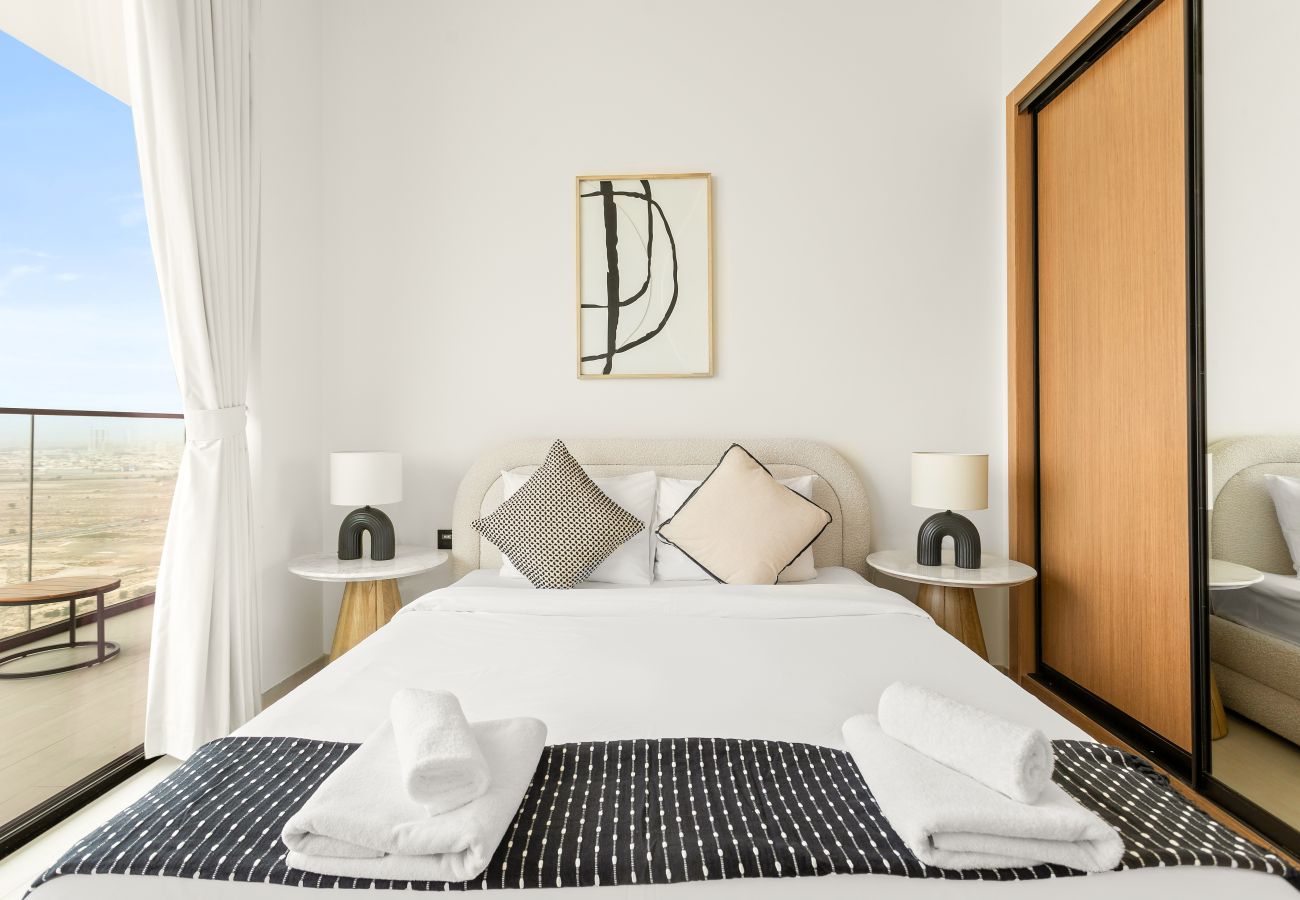 Apartment in Dubai - Luxury 2 Bedrooms with Jacuzzi in JVC