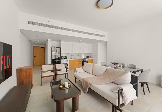 Apartment in Dubai - Elegant 1BR Apartment with Beach Access