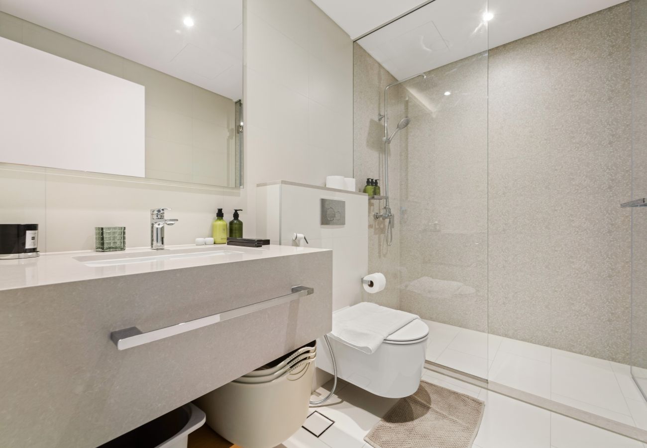 Apartment in Dubai - Elegant One Bedroom with Beach Access