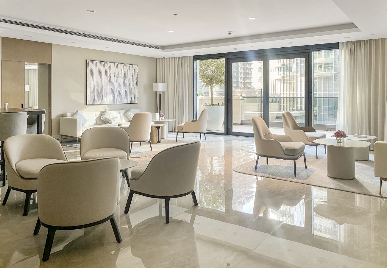 Apartment in Dubai - Sophisticated 2BD Stay in Prime Downtown Location