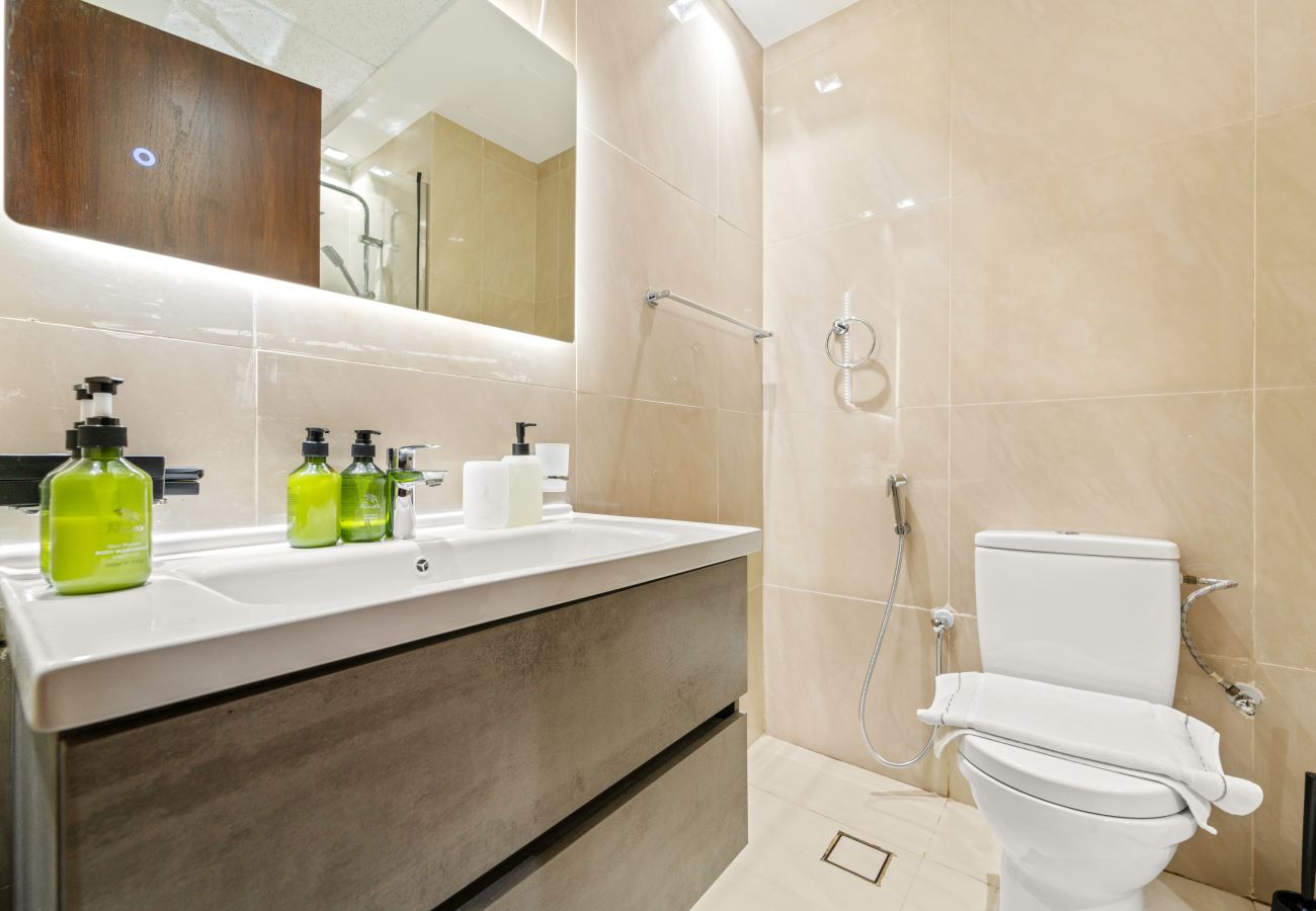 Apartment in Dubai - Stylish Studio with Pool View in Silicon Oasis 
