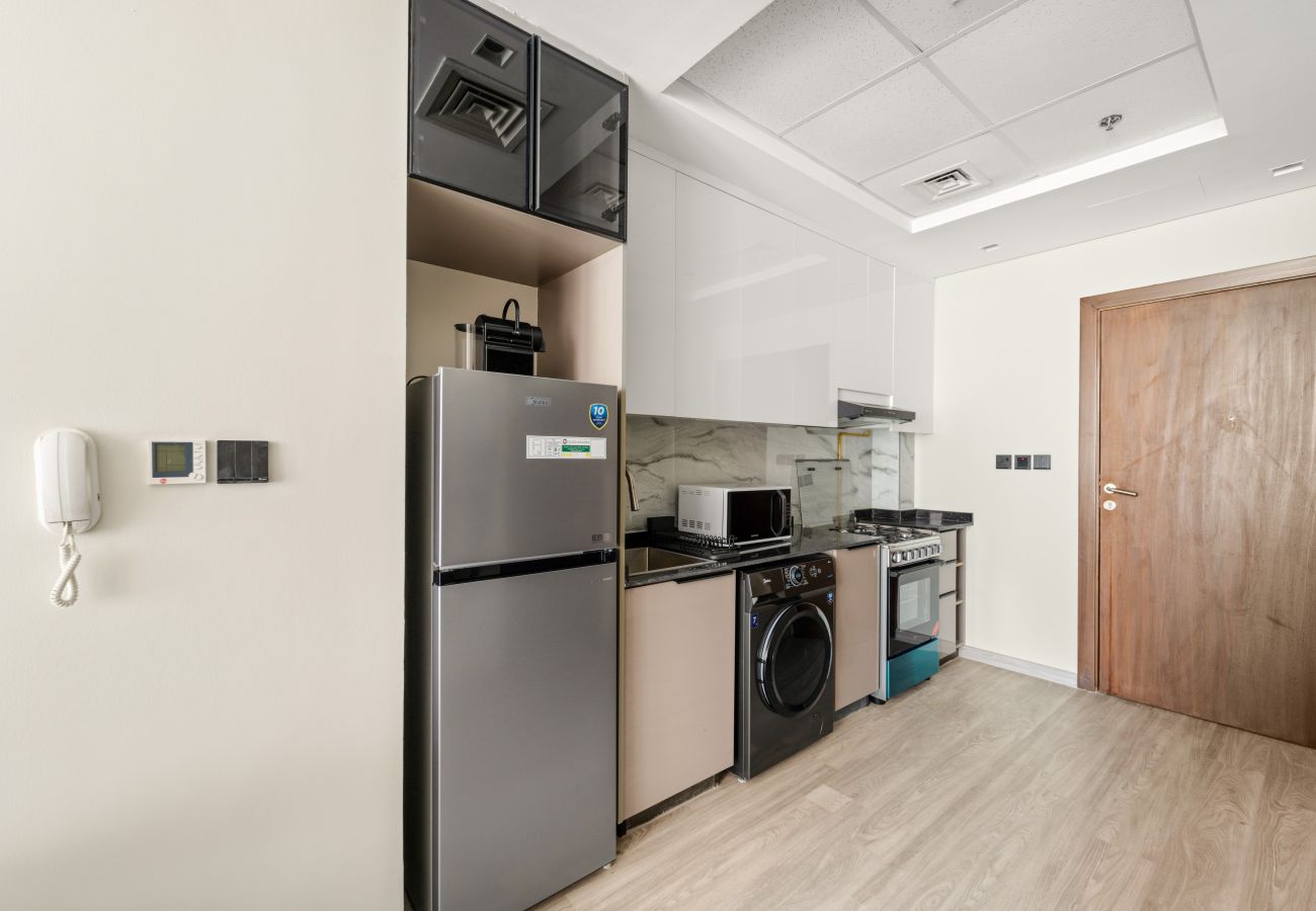 Apartment in Dubai - Stylish Studio with Pool View in Silicon Oasis 