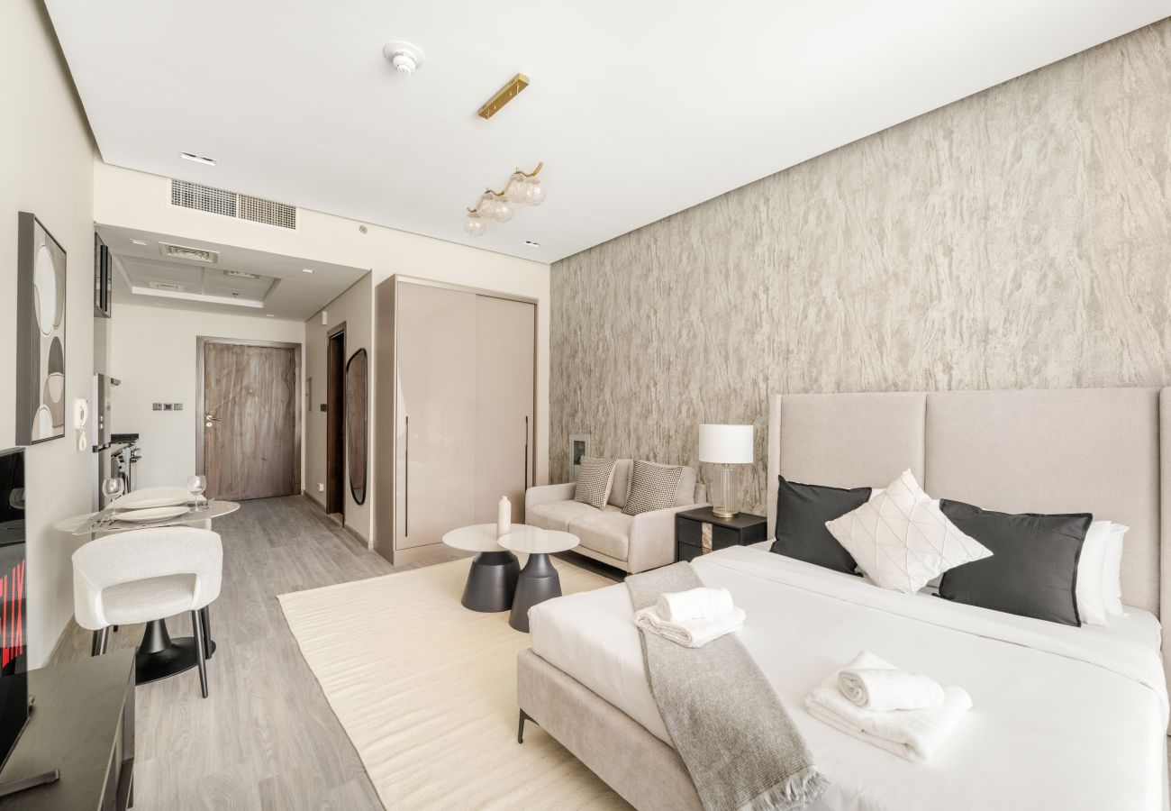 Apartment in Dubai - Stylish Studio with Pool View in Silicon Oasis 