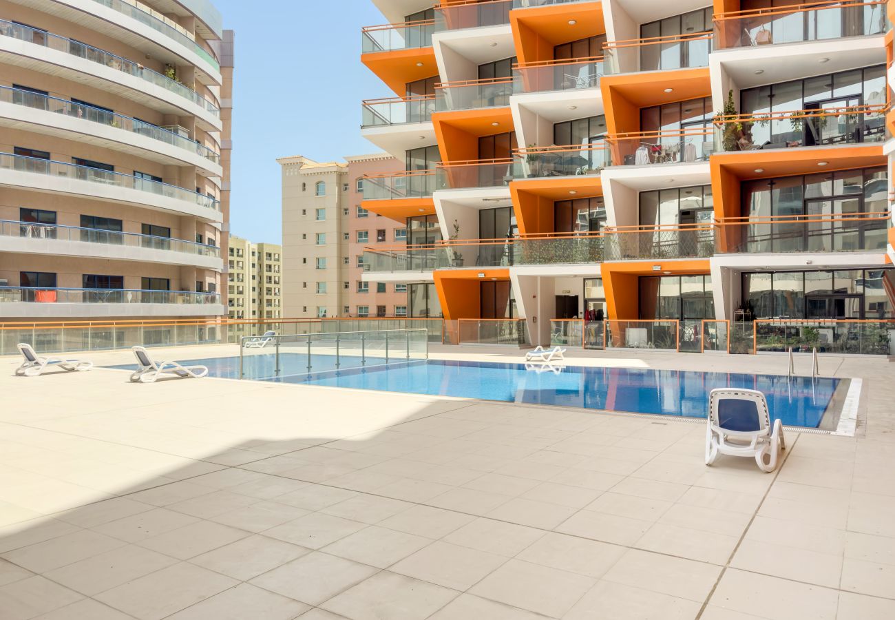 Apartment in Dubai - Stylish Studio with Pool View in Silicon Oasis 