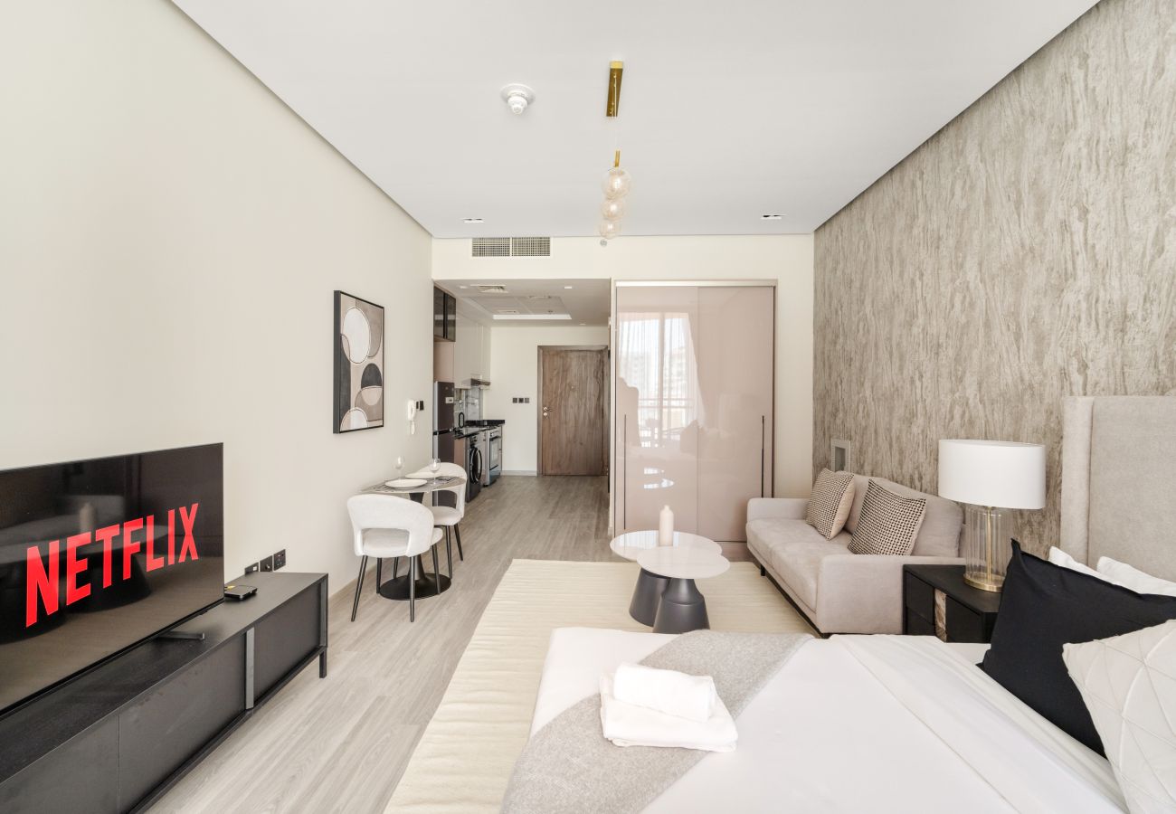 Apartment in Dubai - Stylish Studio with Pool View in Silicon Oasis 