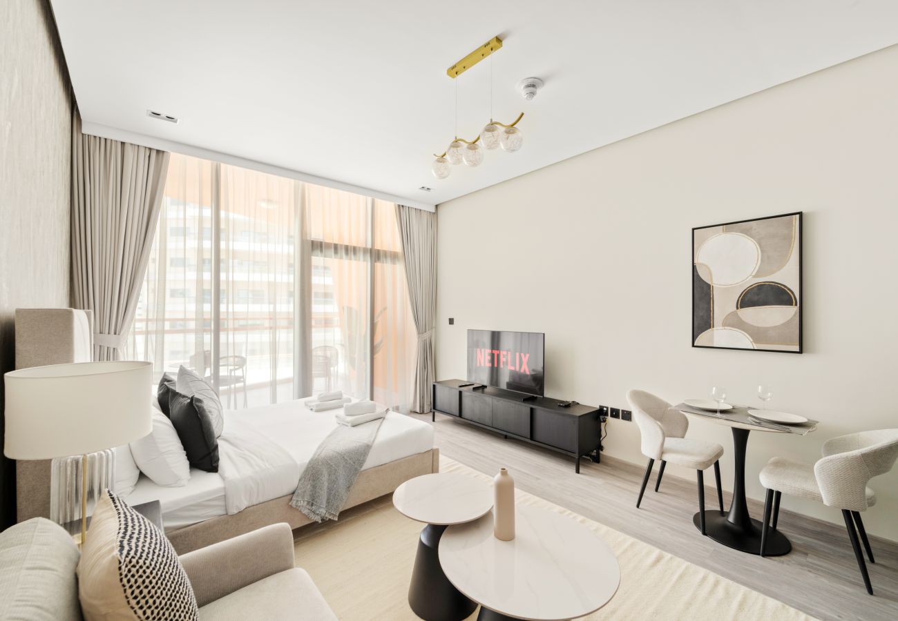 Apartment in Dubai - Stylish Studio with Pool View in Silicon Oasis 