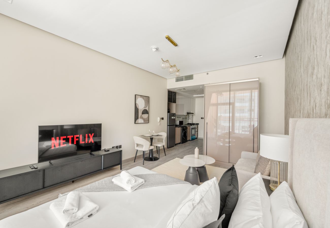 Apartment in Dubai - Stylish Studio with Pool View in Silicon Oasis 