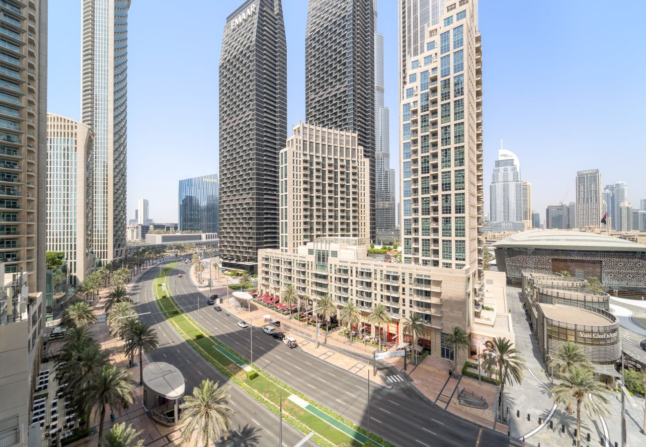 Apartment in Dubai - Stylish 2BD Apartment in Downtown Near Burj Khalifa