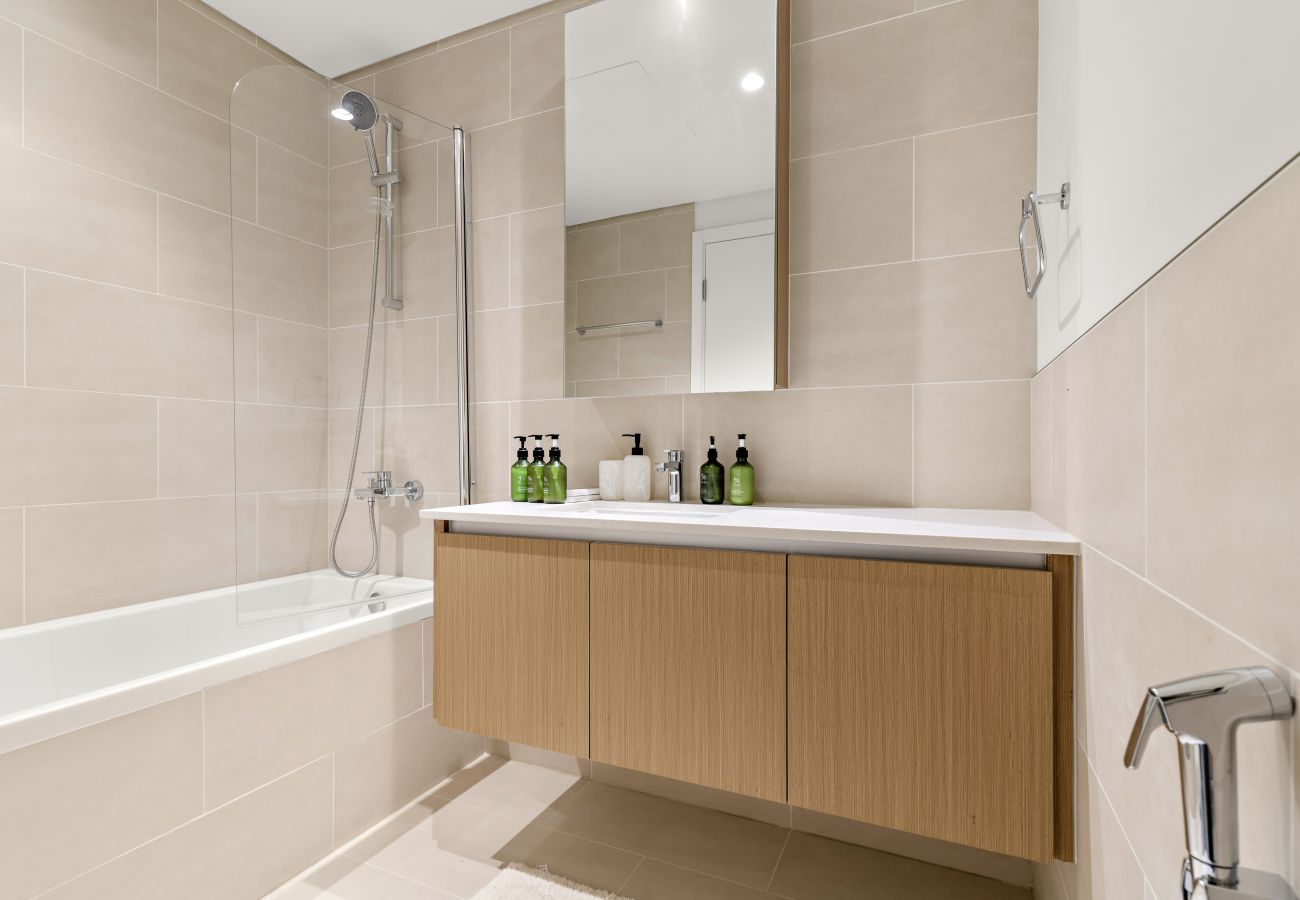 Apartment in Dubai - Luxury 2 BD Apartment in Dubai Creek Harbour